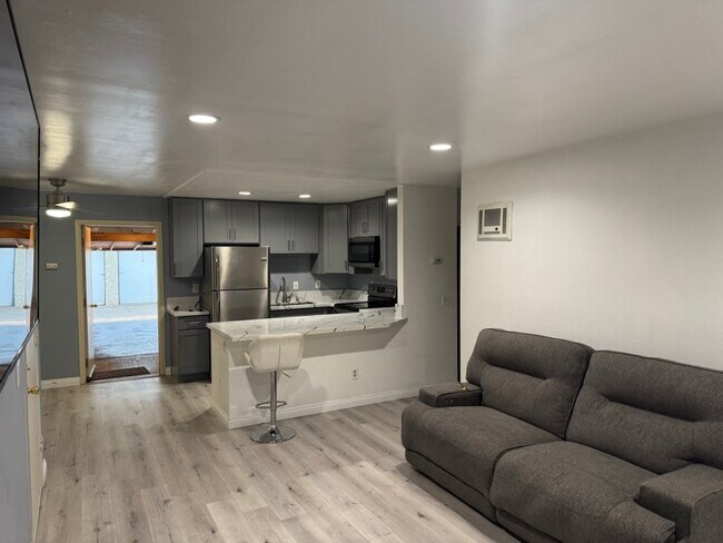 Foto del edificio - 12716 Lakeshore Dr