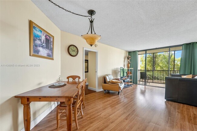 Building Photo - 20379 W Country Club Dr