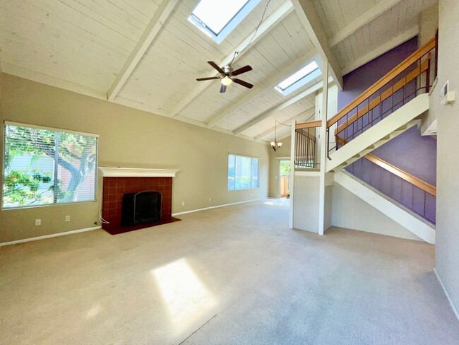 Building Photo - Desirable 3/2 San Antonio Village Condo