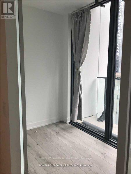 Building Photo - 161 Roehampton Ave