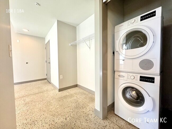 Foto del edificio - 306 E 12th St