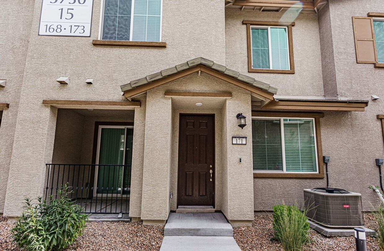 Foto principal - 3 Bedroom Townhome in Northwest Las Vegas