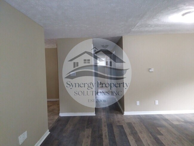 Foto del edificio - COMING SOON MADISON RANCH WITH 2 BATHS!
