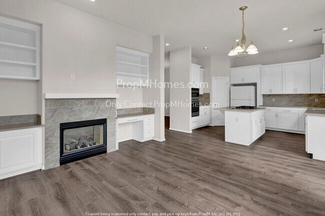Foto del edificio - Luxury Three Bedroom Townhome in Westlake!