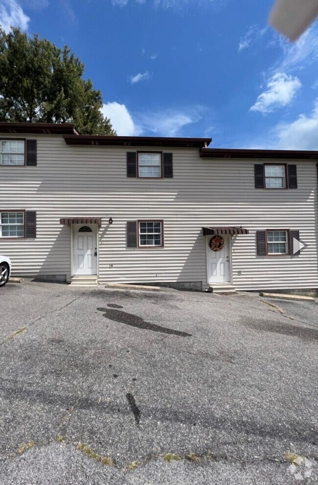 Building Photo - 106 Hillbilly Private Dr