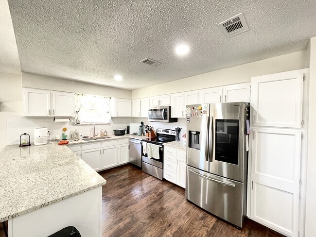 Foto del edificio - 22733 Creekwood Dr