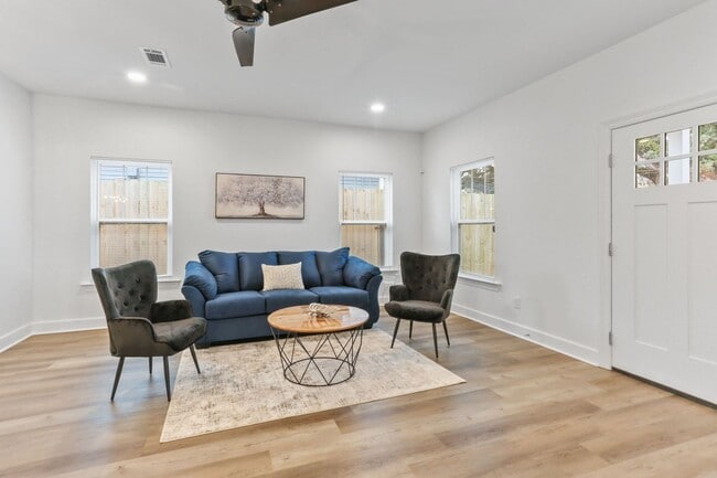 Foto del edificio - 417 Bedford Dr