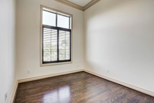 Foto del edificio - 3388 Sage Rd
