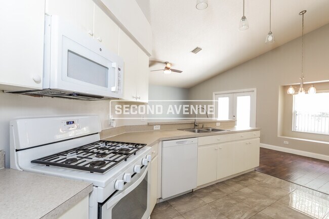 Foto del edificio - 4622 Tailfeather Ct