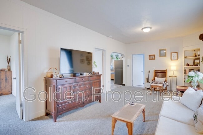 Building Photo - 944 N 7th St