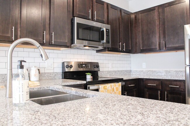 Foto del edificio - 3251 Redhawk St