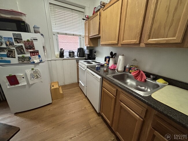 Building Photo - 1595 Beacon St