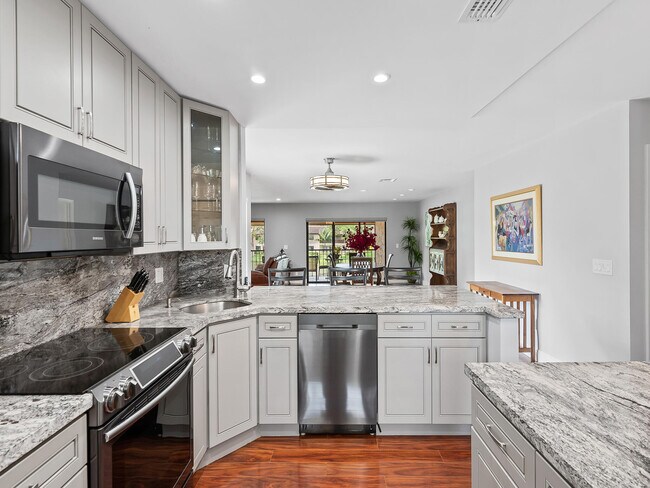 Building Photo - 9265 Vista Del Lago