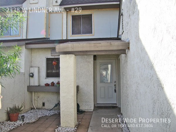 Building Photo - Great 2 bedroom, 1.5 bath townhome in conv...