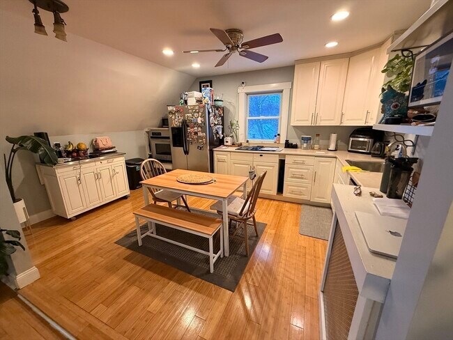 Foto del edificio - 22 Linden Rd