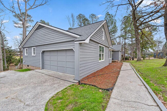 Foto del edificio - 1306 Dominica Dr