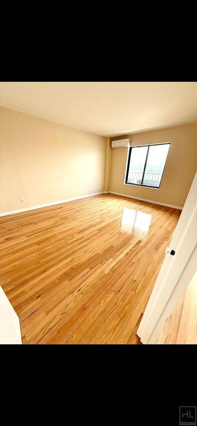 Building Photo - 1 bedroom in ASTORIA NY 11102