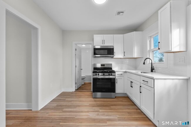 Foto del edificio - 246 Judson Pl