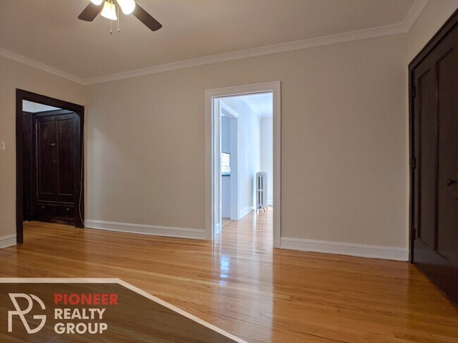 Foto del edificio - 1421 W Hutchinson St