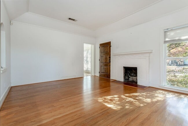 Building Photo - 5543 McCommas Blvd