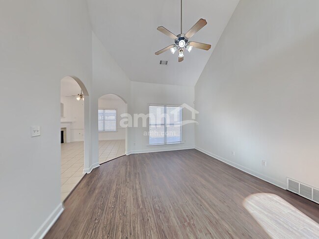 Building Photo - 9664 Woodland Creek Ln