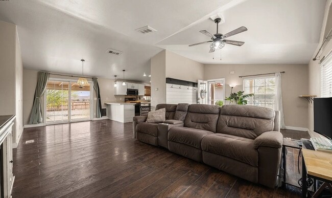 Building Photo - Cozy Solar Powered 3 bed 2 bath Home