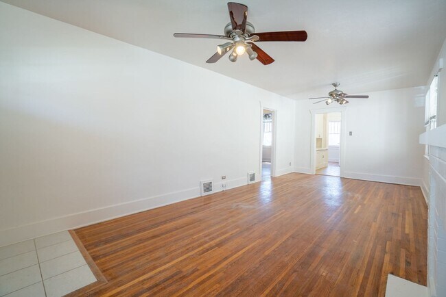 Building Photo - 4336 E Batavia Pl