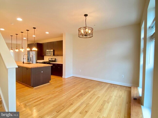 Foto del edificio - 924 King Farm Blvd