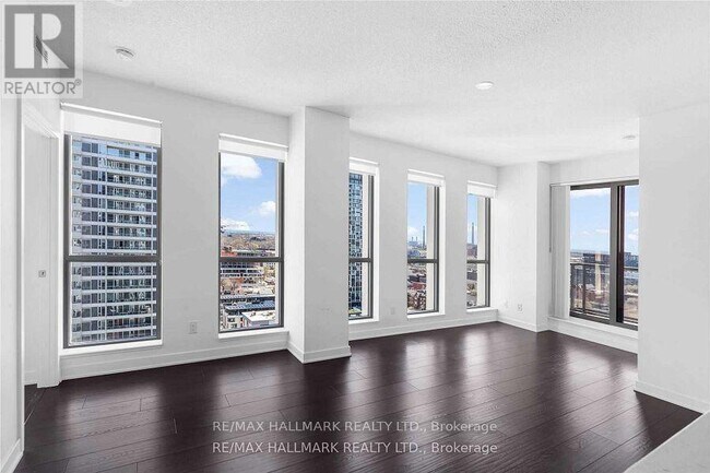 Building Photo - 170-1170 Sumach St