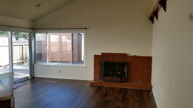 Foto del edificio - Mission Oaks Home