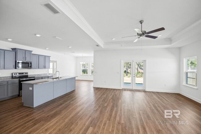 Building Photo - 1301 Holland St