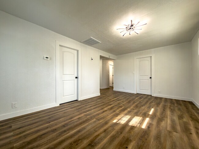 Foto del edificio - 612 Atwood Ave