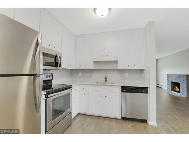 Building Photo - 4000 Mavelle Dr