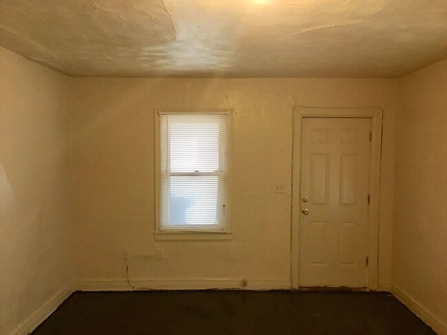 Building Photo - 2128 N Stonewall Ave