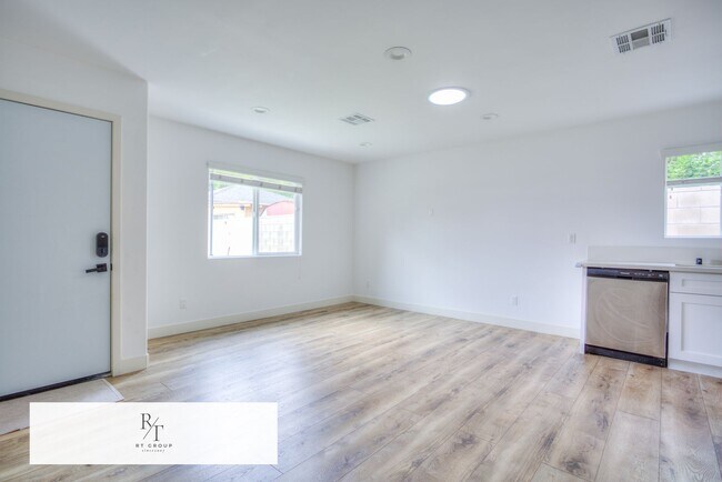 Foto del edificio - Bright 2BD Back House in Temple City Unified School District – Washer/Dryer Included. Separate En...