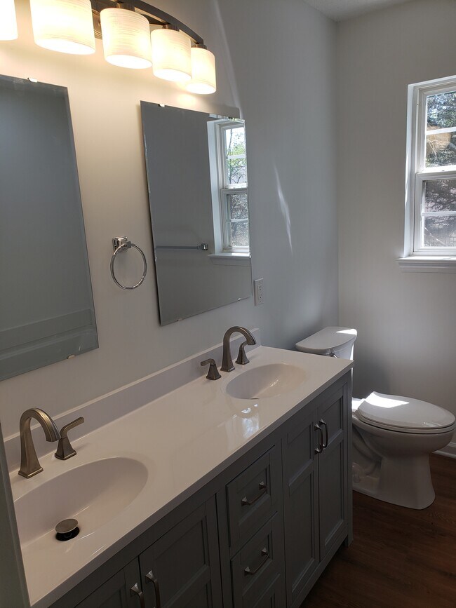 Foto del edificio - 145 Round Keep Ln