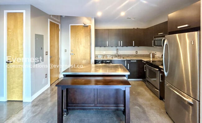 Foto del edificio - 600 12th Ave S