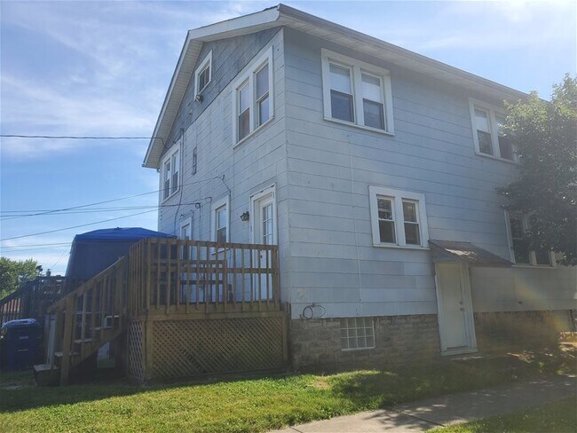 Building Photo - 152 N Roys Ave