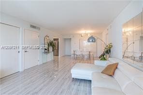 Foto del edificio - 100 Bayview Dr