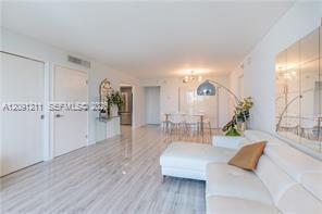 Building Photo - 100 Bayview Dr