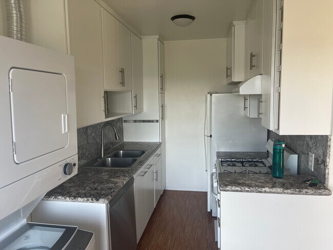 Kitchen - 3444 Beethoven St
