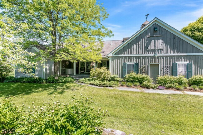 Building Photo - 166 Maple Hill