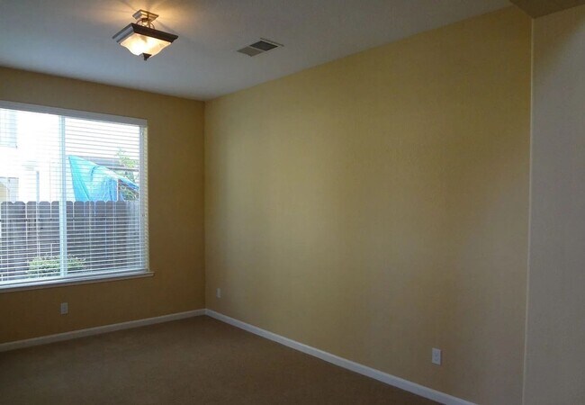 Foto del edificio - Now Available!!