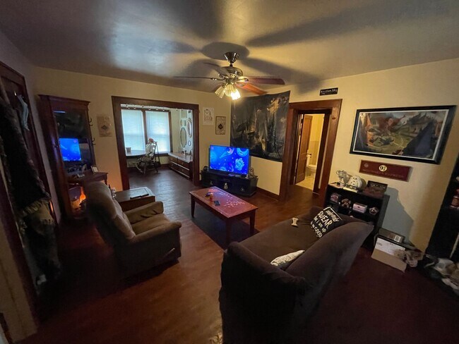 Foto del edificio - 223 Taylor Ave