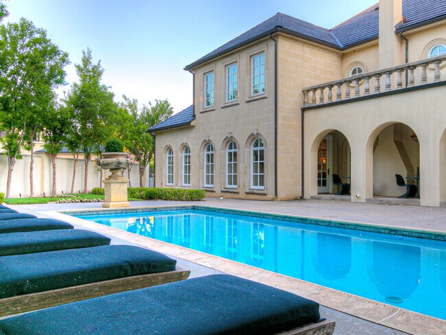 Foto del edificio - 5709 Mistletoe Ct