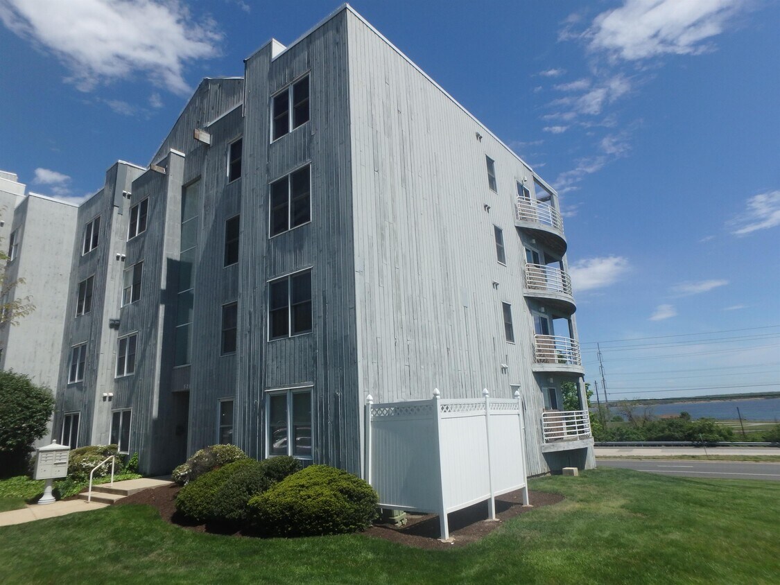 5215 Le Parc Dr Unit 1, Wilmington, DE 19809 Apartment for Rent in