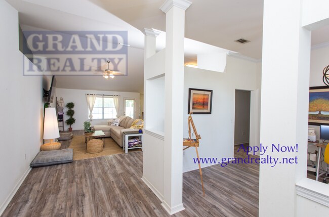 Foto del edificio - Beautiful 4-Bedroom, 2-Bathroom Home in Pa...