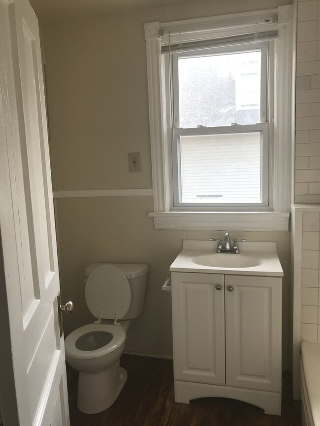 Building Photo - 121 7th Ave