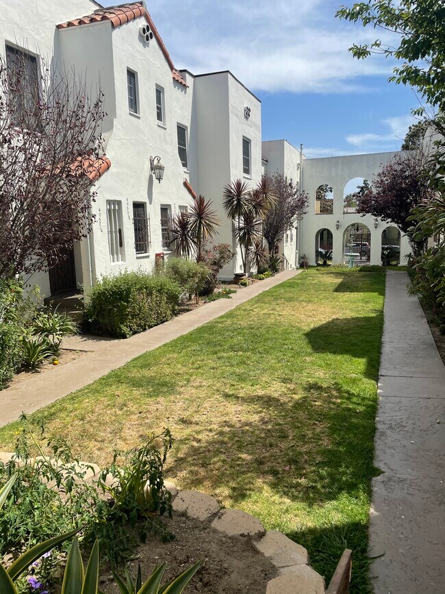 Building Photo - 4061 W 28th St
