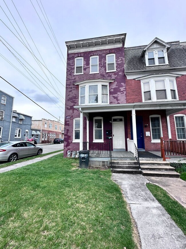 Building Photo - 1164 E King St
